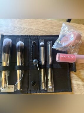 SKINN makeup brush set with travel case makeup bundle gift set